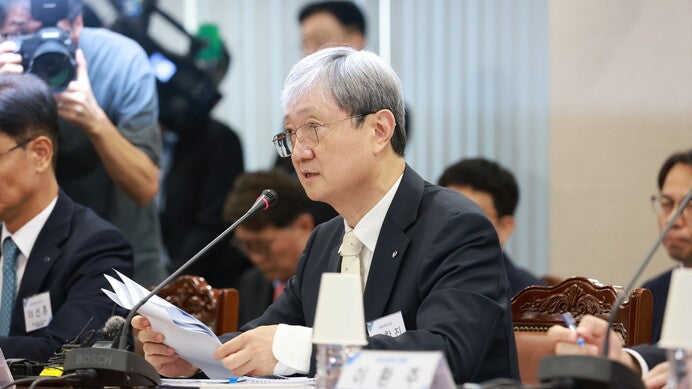 갈 길 먼 금융소비자 보호…임원 전문성 떨어지고, 전담 인력 부족