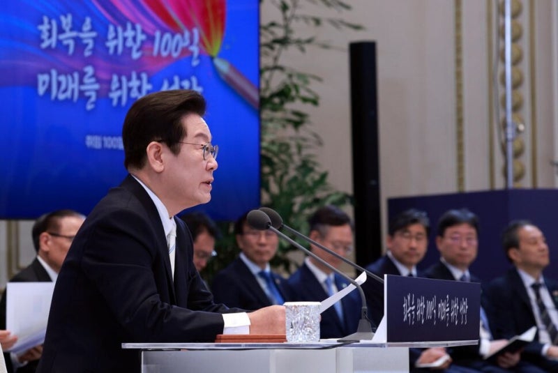 이 <b>대통령</b>, <b>내란 특별재판부</b>에 “무슨 위헌이냐…국민 의지가 중요”