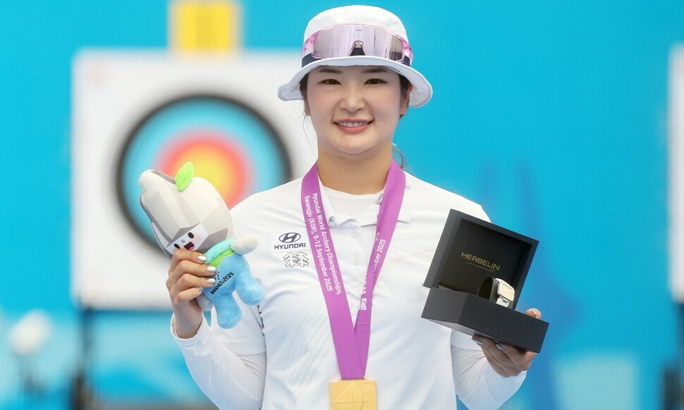 <b>양궁</b> <b>강채영</b>, <b>세계선수권</b> 개인전 첫 금메달…안산, 동메달