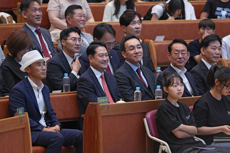 <b>장동혁</b>, 장외투쟁 ‘빌드업’…반탄 <b>손현보 목사</b> 교회서 “종교 탄압”