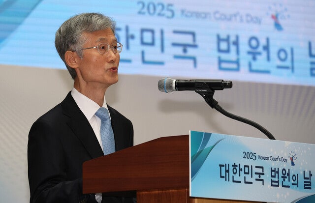 [속보] 대통령실 “조희대 <b>대법원장 거취 논의</b> 안 해”