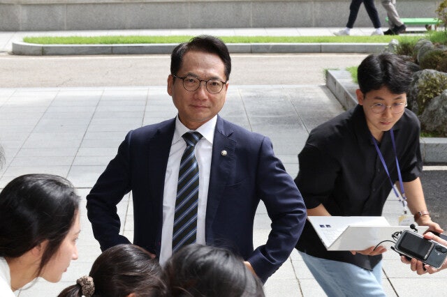 <b>특검</b> 출석 <b>박선원</b> “조태용 전 국정원장, 국회에 계엄 보고 안 해”
