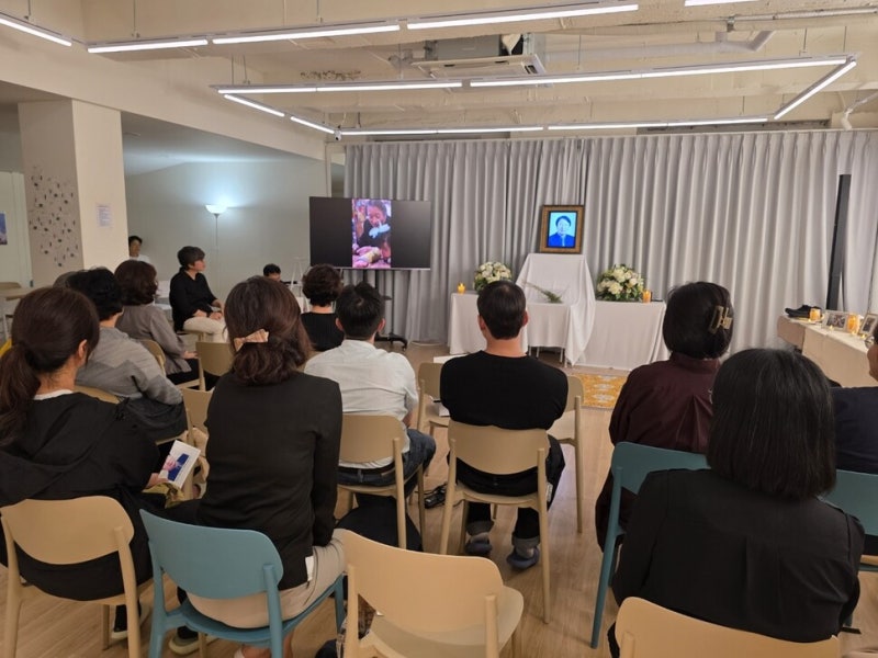 [현장] 아버지 1주기, 주민들과 함께 추모…‘1인 가구 시대’ 새 실험