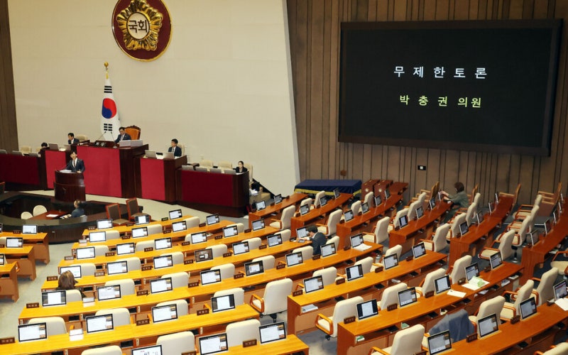 국회법 개정안, 재석 180명 찬성 180명으로 가결