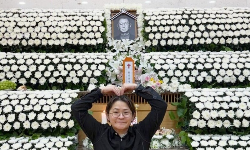 <b>전유성</b> 곁 지키느라 7일 만에 라디오 복귀한 <b>김신영</b> “<b>제자</b>로서 <b>도리</b>”
