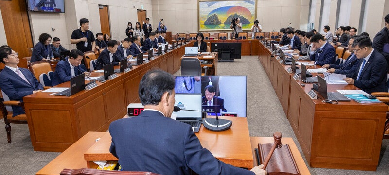 국회 정무위, <b>최태원 SK 회장 국감 증인</b> 채택…계열사 부당지원 실태 점...