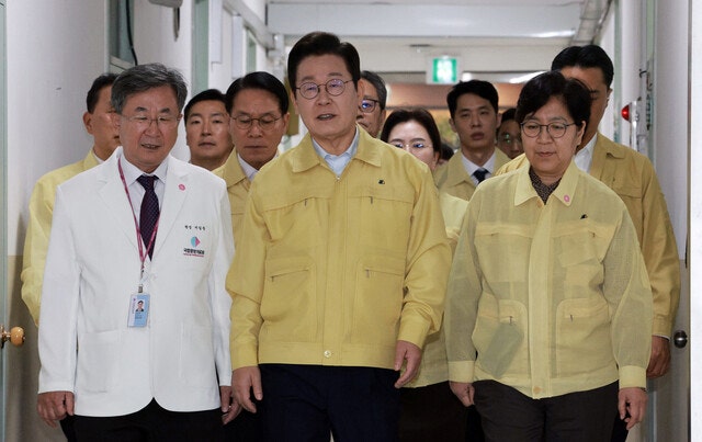 이 <b>대통령</b> “공공·지역의료 확충 중요”