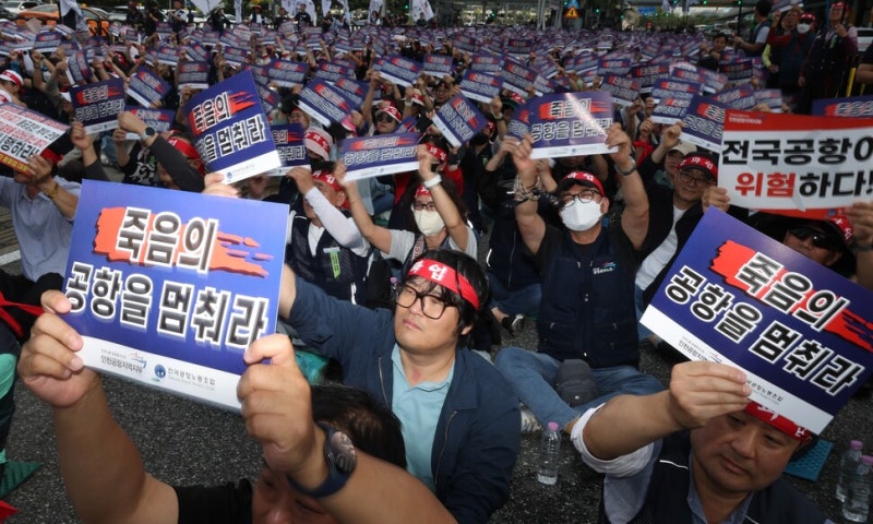 “새벽 4시30분까지 일하고 2시간 뒤 또 근무”…공항 노동자들 파업