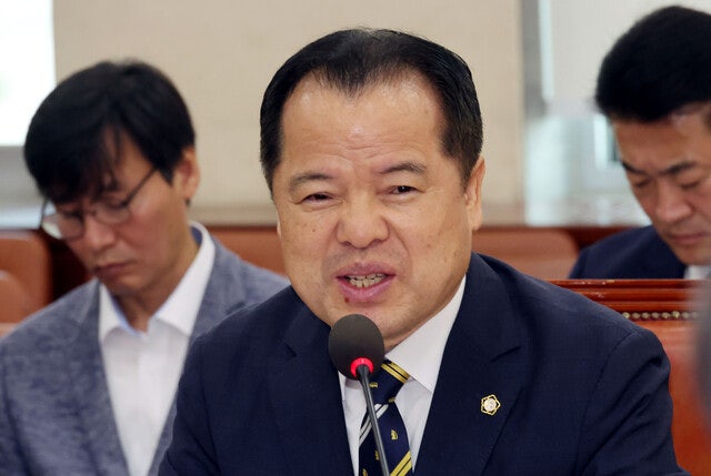 “응원단장이 심판 보는 격”…국힘, 위철환 선관위원 후보 공세
