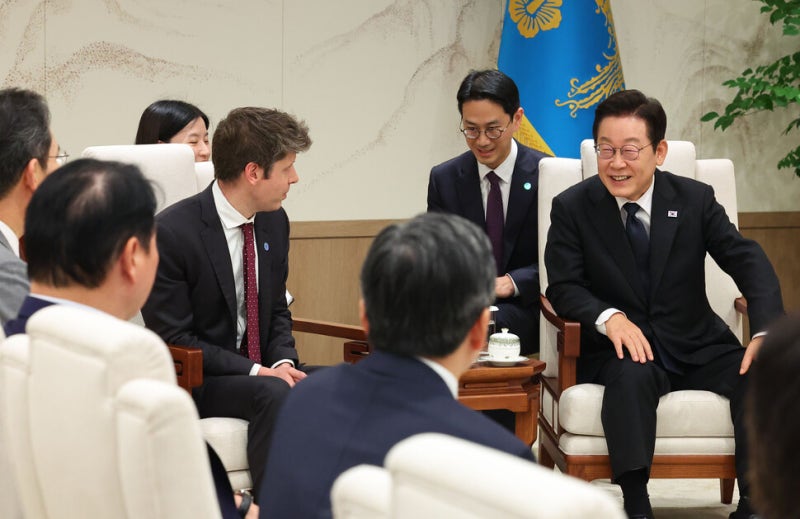 “전 챗지피티 유료 구독자”…이 대통령, 금산분리 완화 논란 예고도