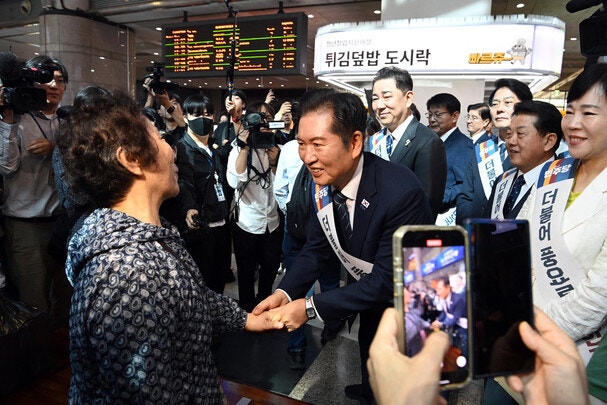 여야 추석 민심 잡기…정청래 “개혁 계속” 장동혁 “정권 무능”