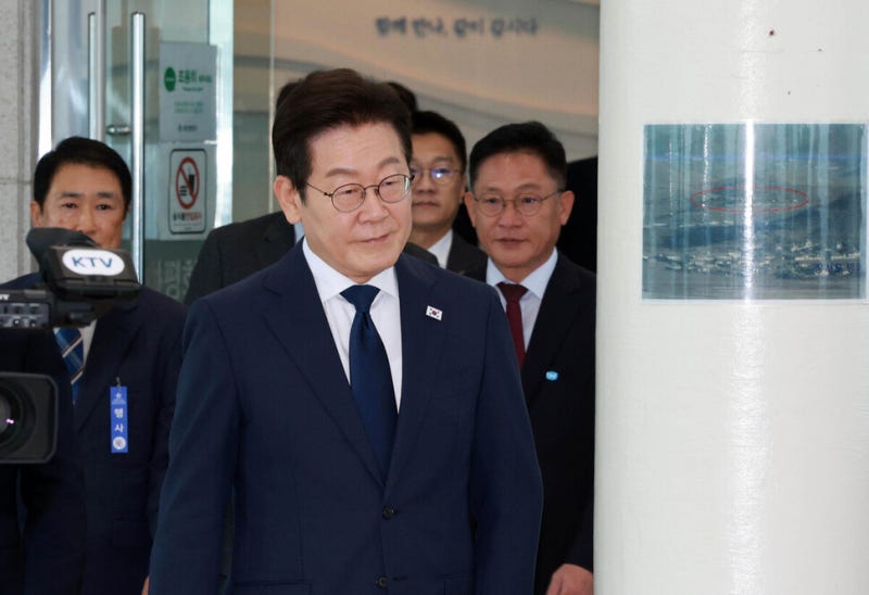 이 대통령, <b>전산망</b> 담당 <b>공무원 사망</b>에 “고인 헌신 잊지 않겠다”