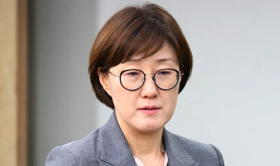 김현지 대통령실 제1부속실장이 2일 용산 대통령실에서 열린 수석보좌관회의에 참석하고 있다. 연합뉴스