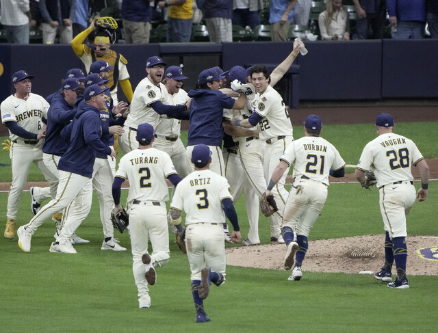 밀워키, 컵스 꺾고 NLCS 진출…다저스와 14일부터 격돌