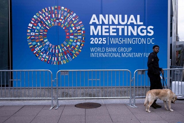 IMF, 올해 세계성장률 3.2% 전망…0.2%포인트 상향