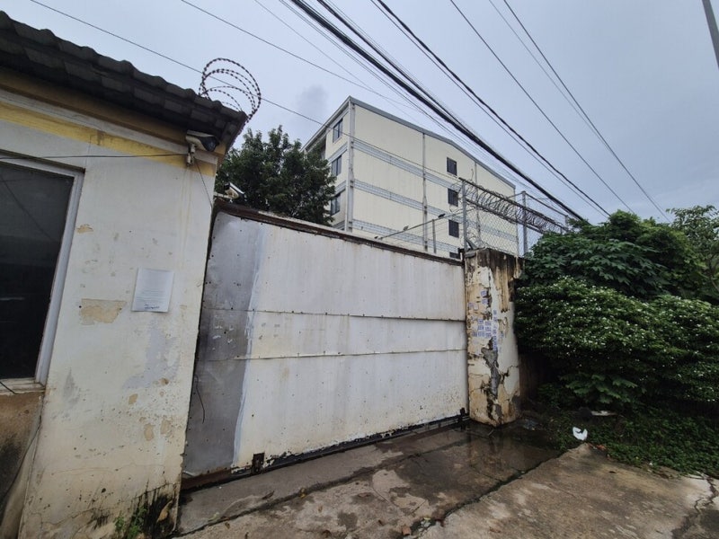 [르포] 화려한 호텔 공실, 철조망 속 범죄단지…“한국 사람 많이 살아”