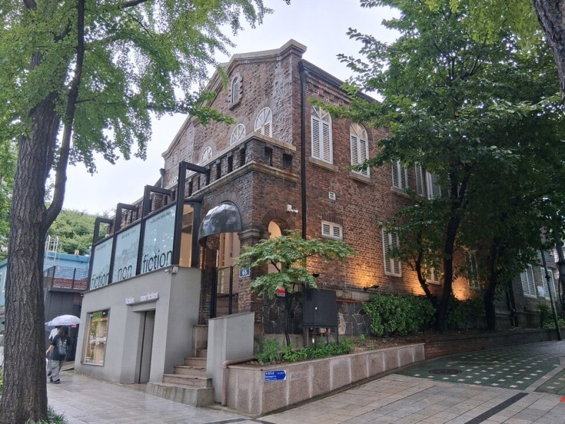 한겨레 창간 추억 서린 옛 병원 건물서 현대 한옥건축의 외길 되살피다