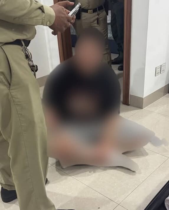 지난 18일 김병주 더불어민주당 의원이 캄보디아에서 구조했다며 자신의 페이스북에 올린 정아무개군의 사진. 김병주 의원 페이스북.