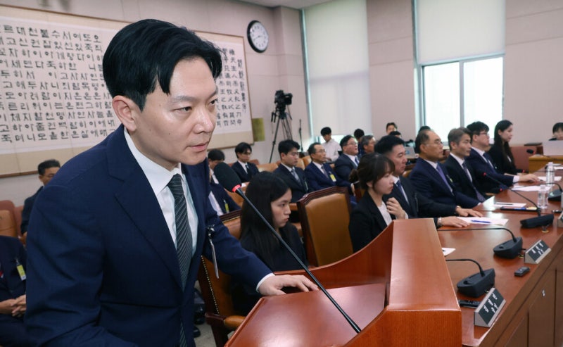 [사설] “페트병에 술 준비” 녹취, ‘연어 술파티’ 수사로 밝혀야