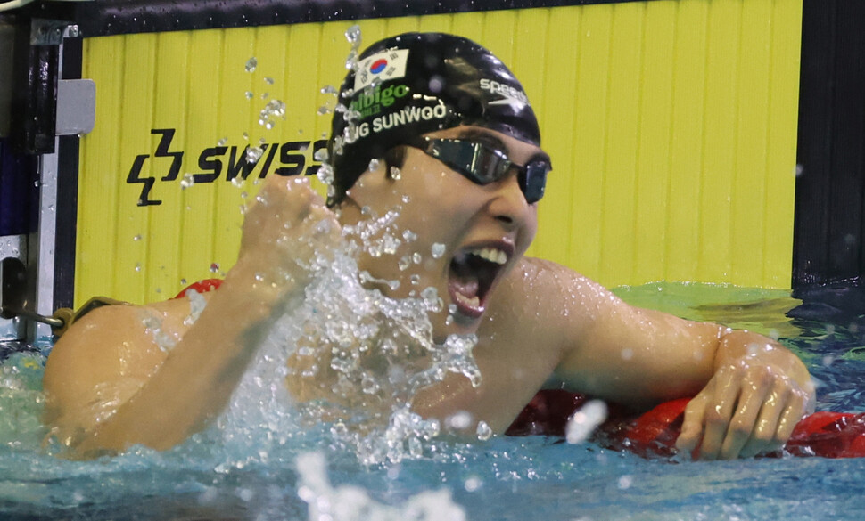 <b>황선우</b>, 자유형 200m <b>아시아신기록</b> 이어 개인혼영 200m 한국<b>신기록</b>