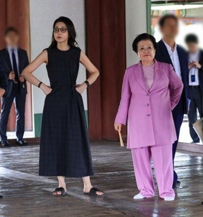 김건희 변호사, 경복궁 사진 유출자 특정하고 경고했대!