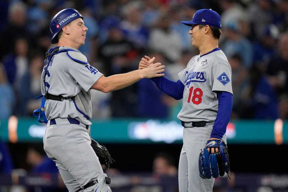 야마모토, 다저스맨으로 37년 만에 PS 2경기 연속 완투승