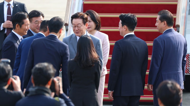 이 대통령, 아세안 정상회의 참석 위해 말레이시아 도착