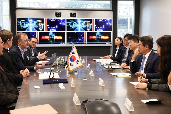 지구 다섯 바퀴 돈 김동연 경기지사 ‘투자 유치 100조원’ 달성