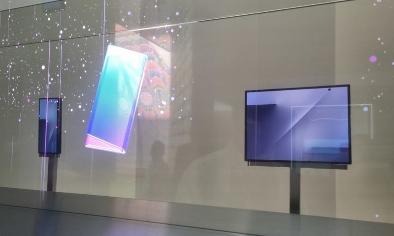 두 번 접는 폰부터 투명TV 샹들리에까지…APEC은 ‘K-테�크’ 전시장