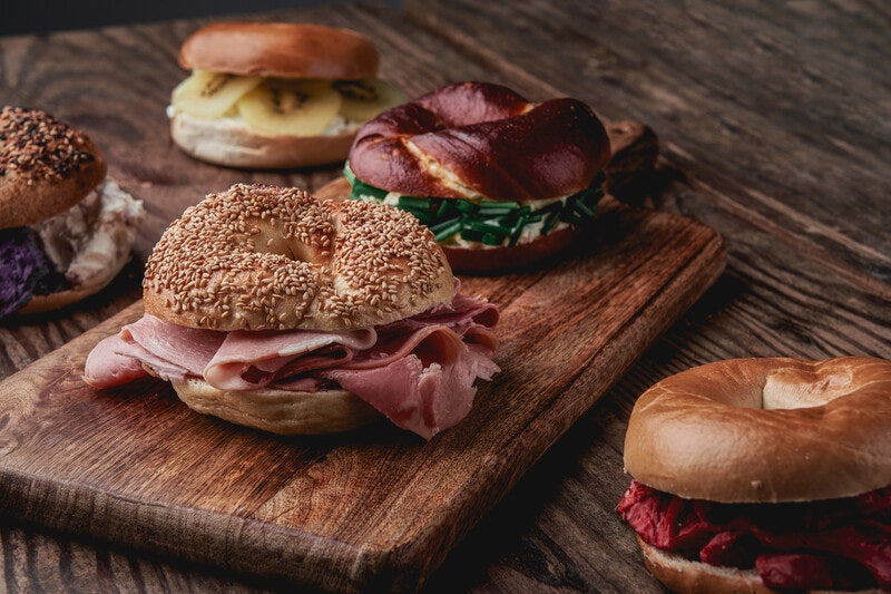 [단독] 런베뮤, 과로사 유족에 “양심껏 행동하라”…직원 입단속까지