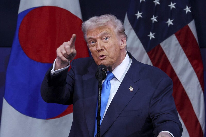 트럼프 “관세가 미국 산업 부흥시켜”…40여분간 자화자찬