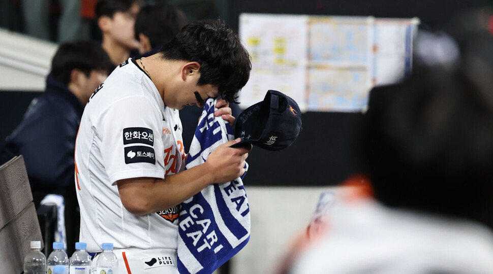<b>눈물</b> 쏟은 <b>김서현</b> “한화 <b>승리</b> 지킬 수 있어서 너무 행복했다”