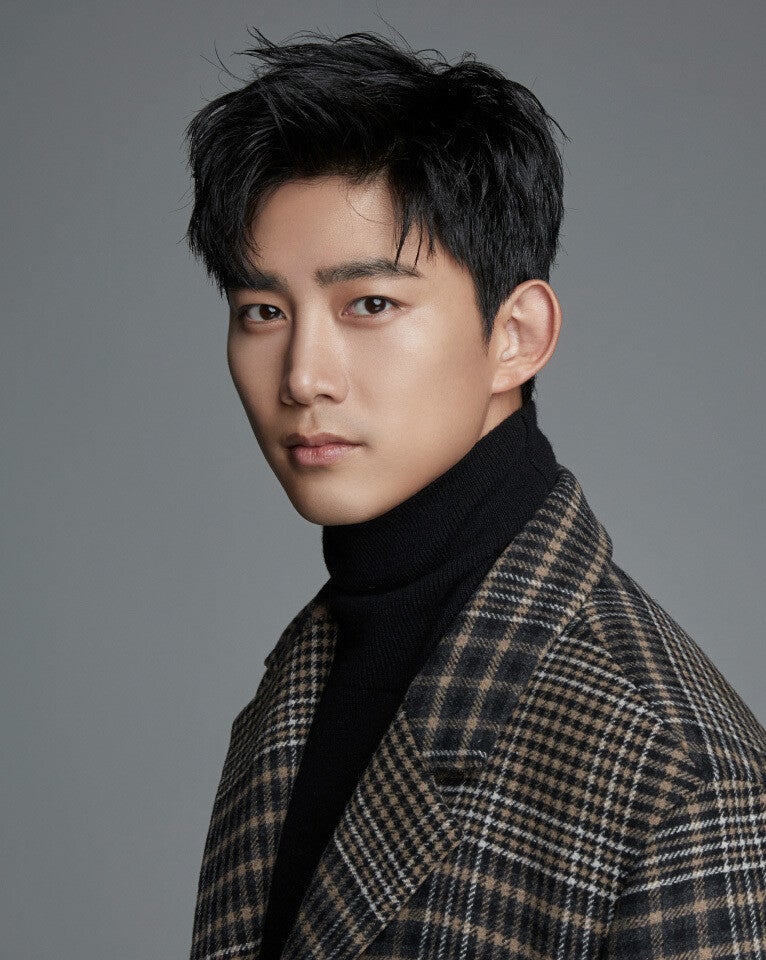 2PM <b>옥택연</b>, 내년 봄 <b>결혼</b>한다…“오랜 시간 믿어준 사람과 함께하기로...