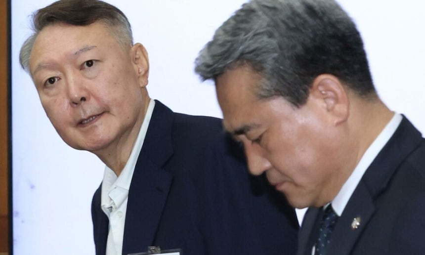 윤석열 변호인 법정서 울자 윤 전 대통령이 직접 토닥이며 위로했어