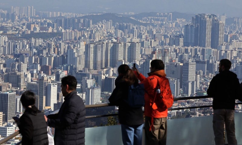 정부, 공시가격 현실화율 동결키로…부동산 세제 정상화 물 건너가나