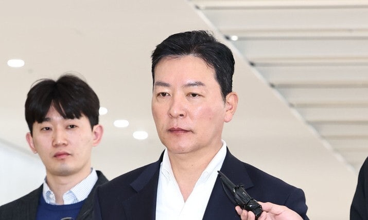 김성훈, <b>김건희</b> 특검 첫 출석…군함 술<b>파티</b>에 ‘작살 낚시’ 직권남용 ...