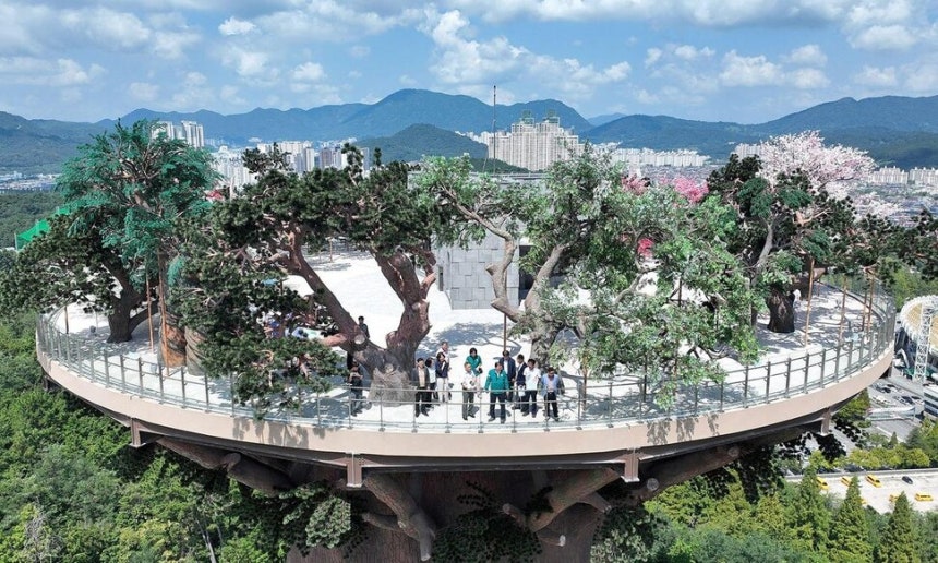 흉물로 지적된 창원시 조형물 빅트리. 창원시청 누리집