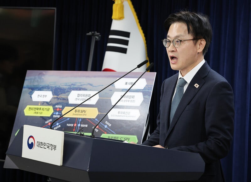 [속보] 김정관 산업장관 “3500억달러 대미<b>투자 양해각서</b> 서명”