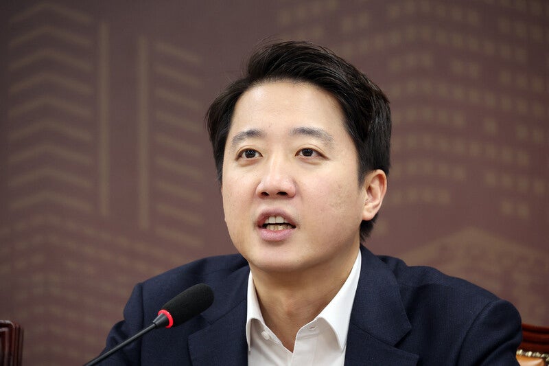 이준석 개혁신당 대표가 17일 서울 여의도 국회에서 열린 최고위원회의에서 발언하고 있다. 연합뉴스