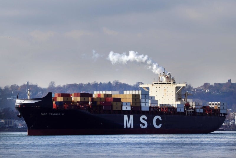 “대법원 판결 앞둔 트럼프 백악관, ‘관세 무력화’ 피할 대안 마련”