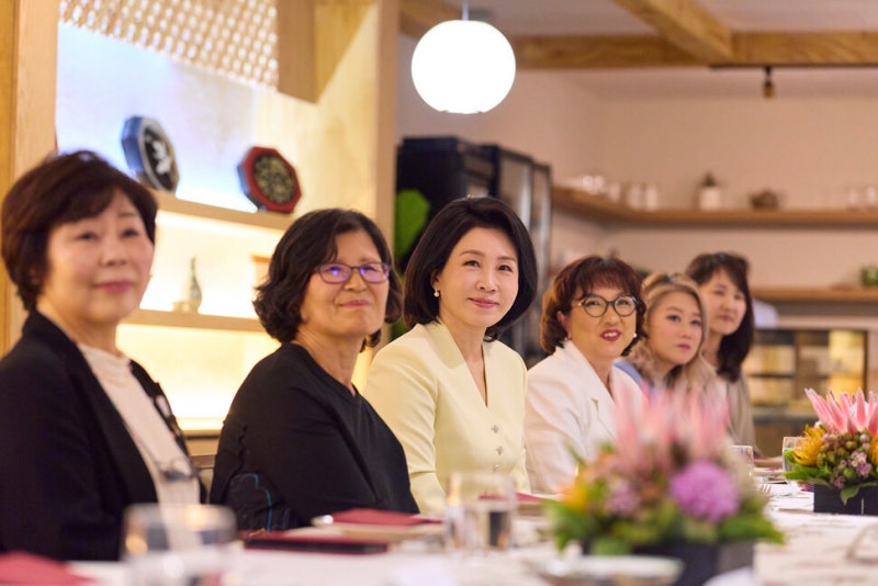 김혜경 여사 “대통령, 키세스단이 쉬엄쉬엄 하는 대통령 뽑지 않았다 말해”