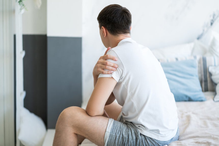 중장년층에서 오십견이 유독 흔한 이유는 노화로 인해 어깨 주변 조직의 탄성이 떨어지고 염증이 누적되기 쉽기 때문이다. 게티이미지뱅크