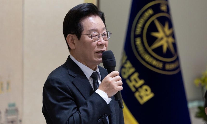 이 대통령, 국정원 첫 방문 "정치적 악용 끝, 본분에 충실해야"