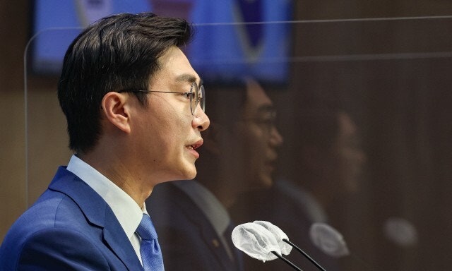 경찰, 민주당 <b>장경태</b> ‘<b>성추행 의혹</b>’ 수사…<b>영상</b> 촬영자 조사 방침