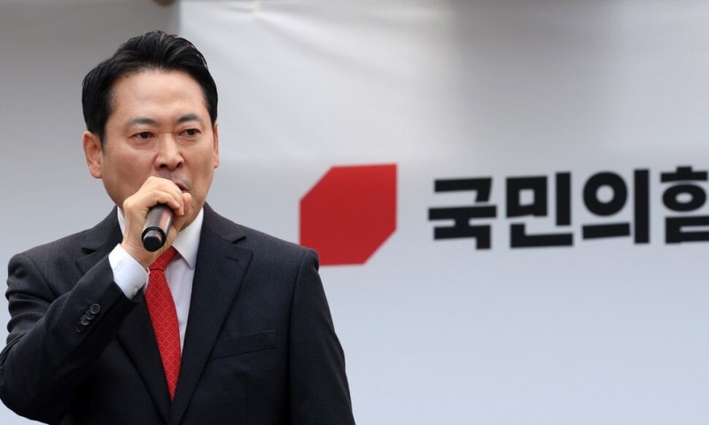 계엄 1년 국힘, 여전히 ‘사과할까 말까’…내분 기운 모락모락