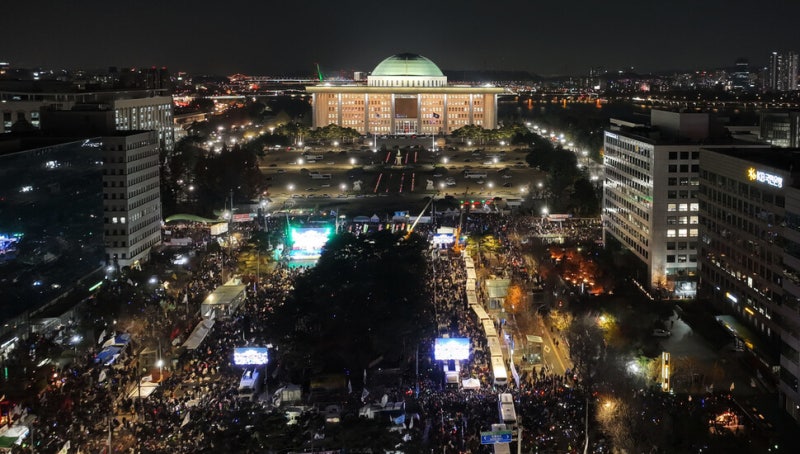 “성역화된 특권 해체·시민 정치참여 확대로 권력 견제해야”
