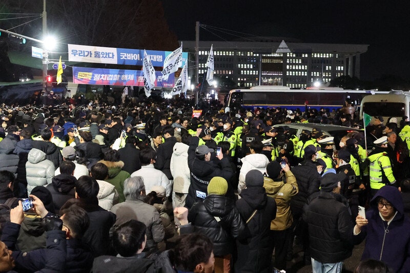 내란이란 단절점 앞에서 [똑똑! 한국사회]