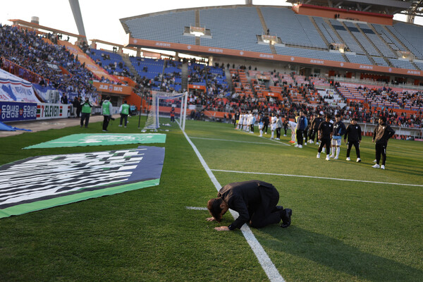 수원 삼성 ‘1부 승격’ 무산…55초 만에 실점하고 이기제까지 퇴장 악몽