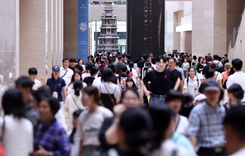 “관람객이 겁났어요”…‘국중박’ 대박 떠받친 공무직 노동자의 한숨