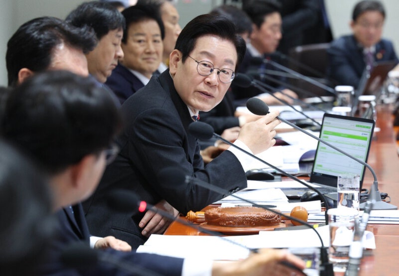 이 대통령 “<b>종교단체</b>, 반사회적 행위 하면 <b>해산</b>” 거듭 강조